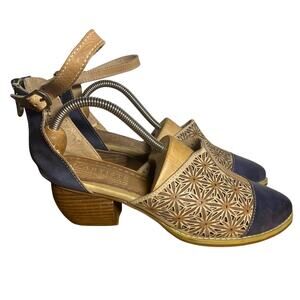 L’Artiste Spring Step Pauletta Laser Tooled Leather Boho Shoes Navy Tan Size 39